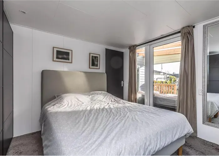 Oase Aan De Kaag Holiday home Warmond